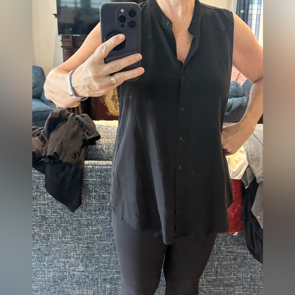 Lovely classy, button down blouse. - Picture 1 of 5